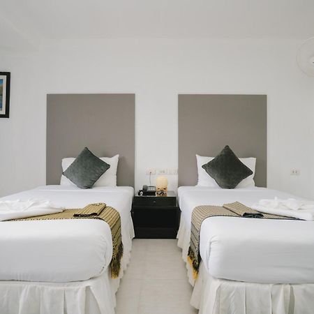 Готель Noble House Patong Екстер'єр фото