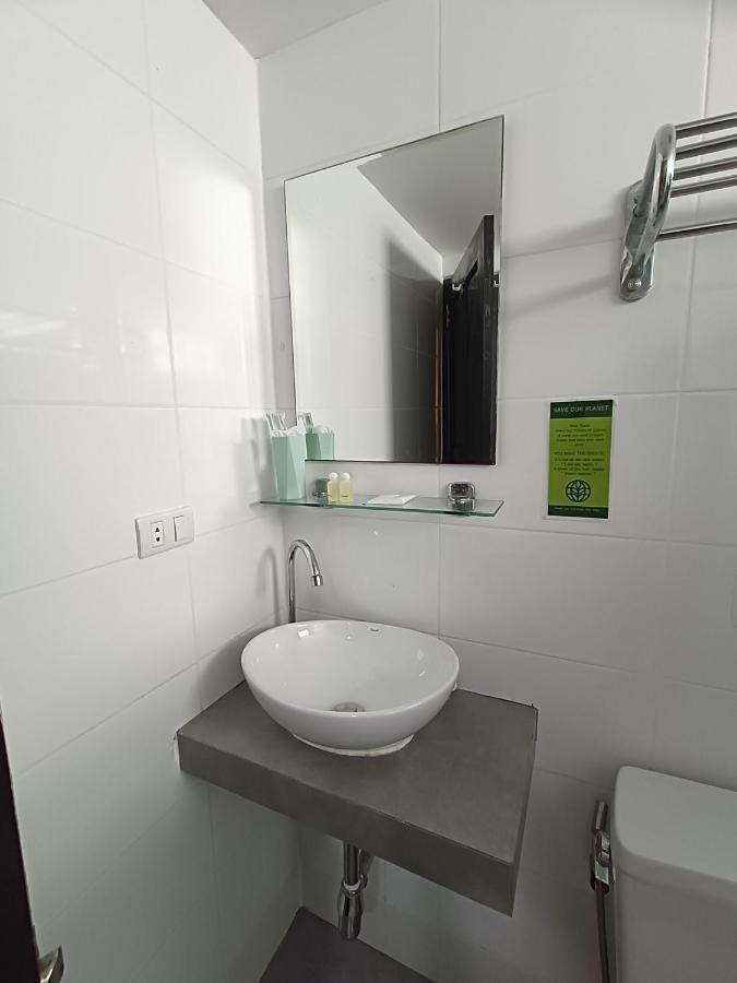 Готель Noble House Patong Екстер'єр фото
