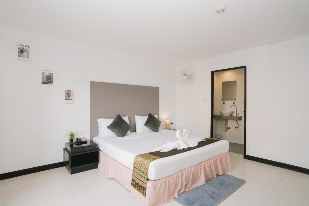 Готель Noble House Patong Екстер'єр фото