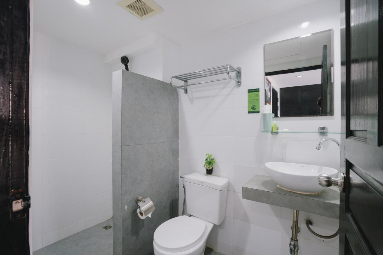 Готель Noble House Patong Екстер'єр фото