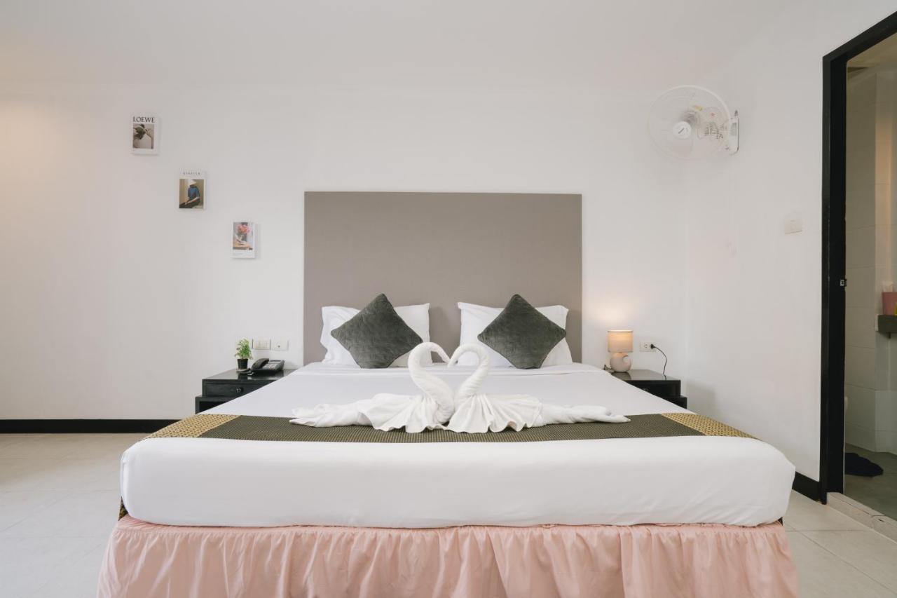 Готель Noble House Patong Екстер'єр фото
