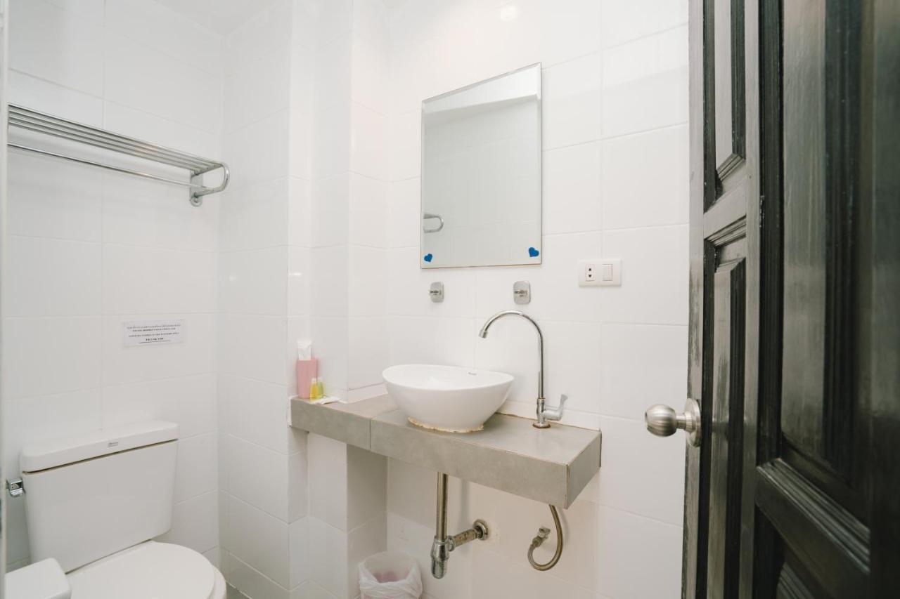 Готель Noble House Patong Екстер'єр фото