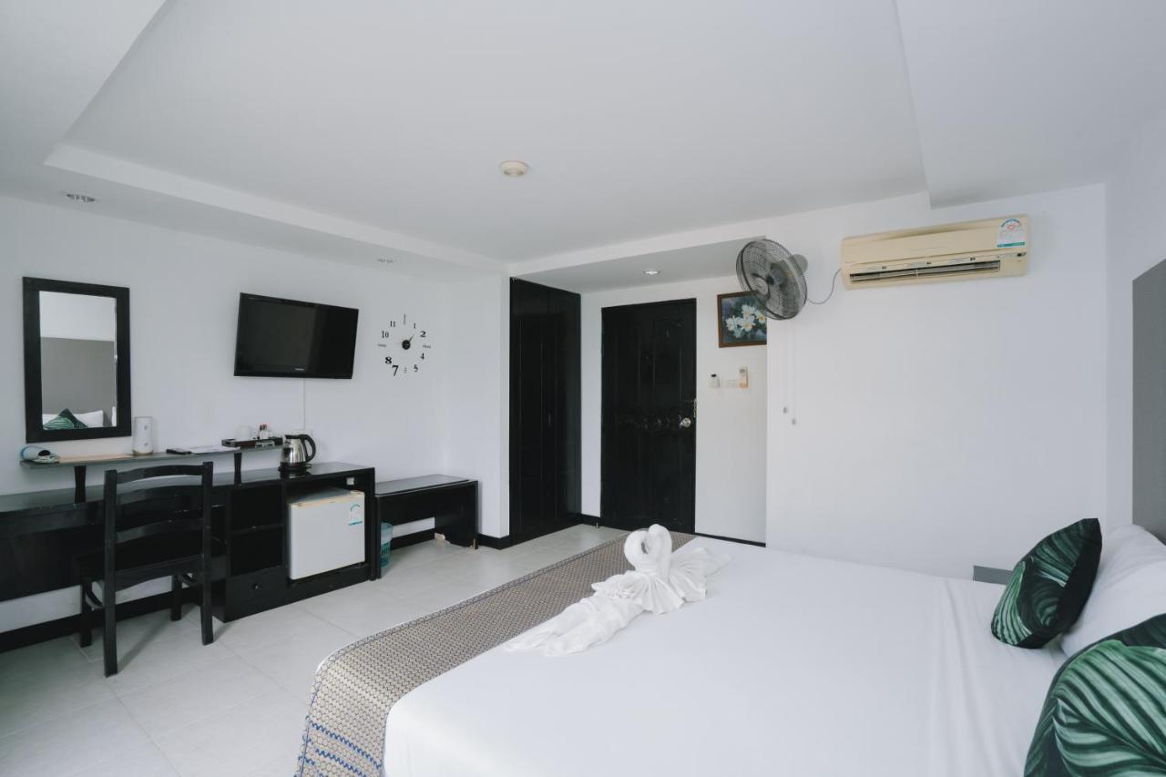 Готель Noble House Patong Екстер'єр фото
