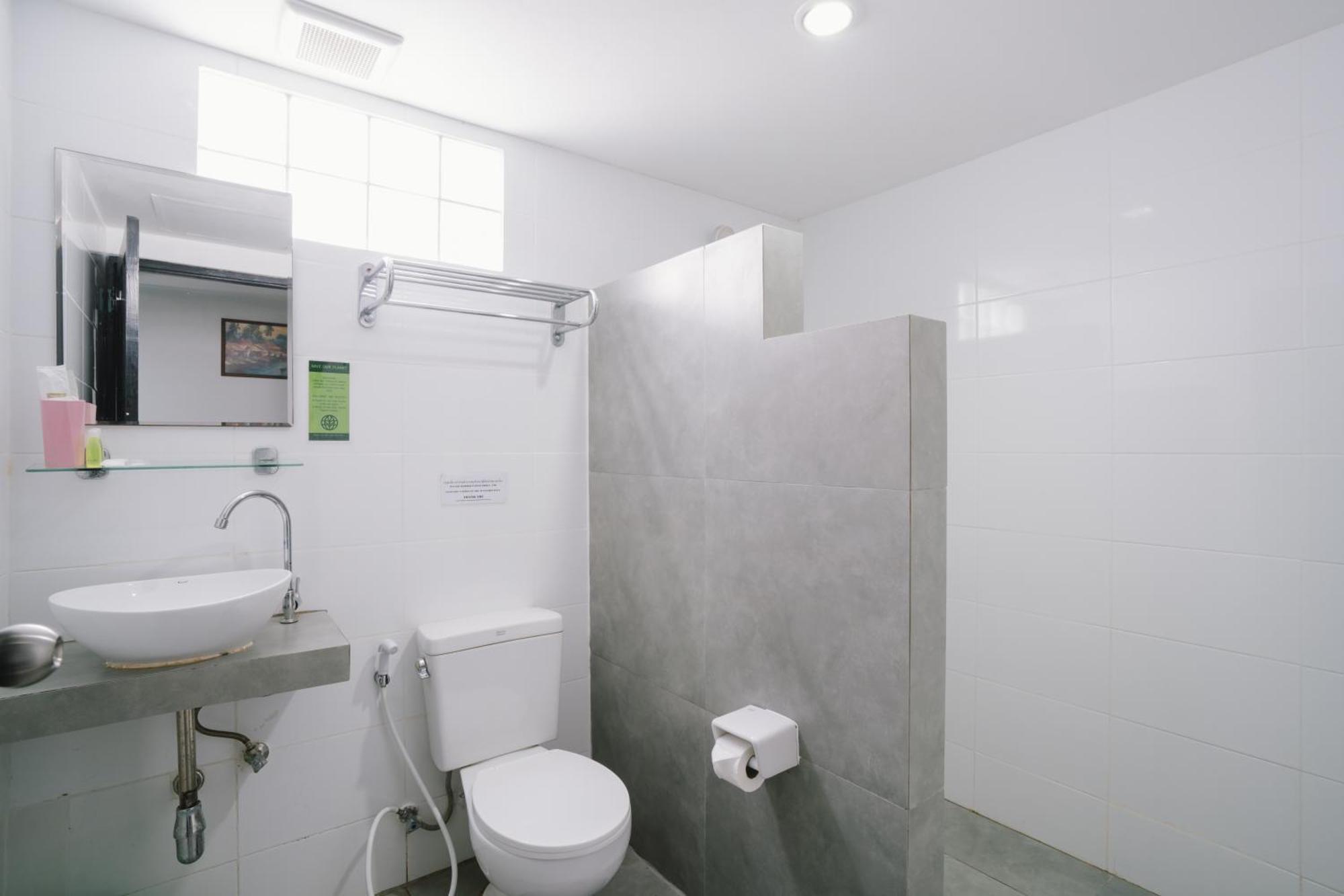 Готель Noble House Patong Екстер'єр фото