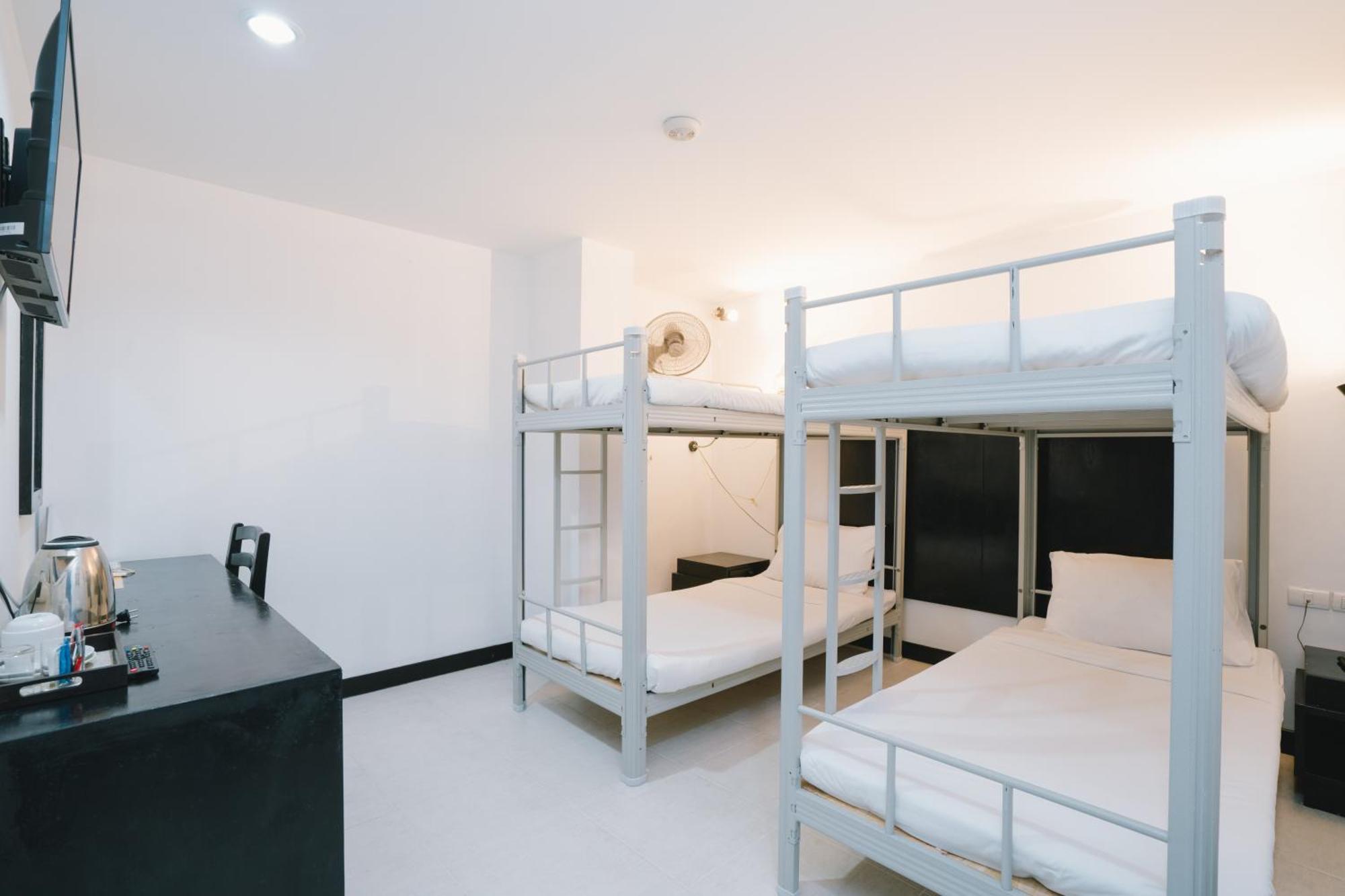 Готель Noble House Patong Екстер'єр фото