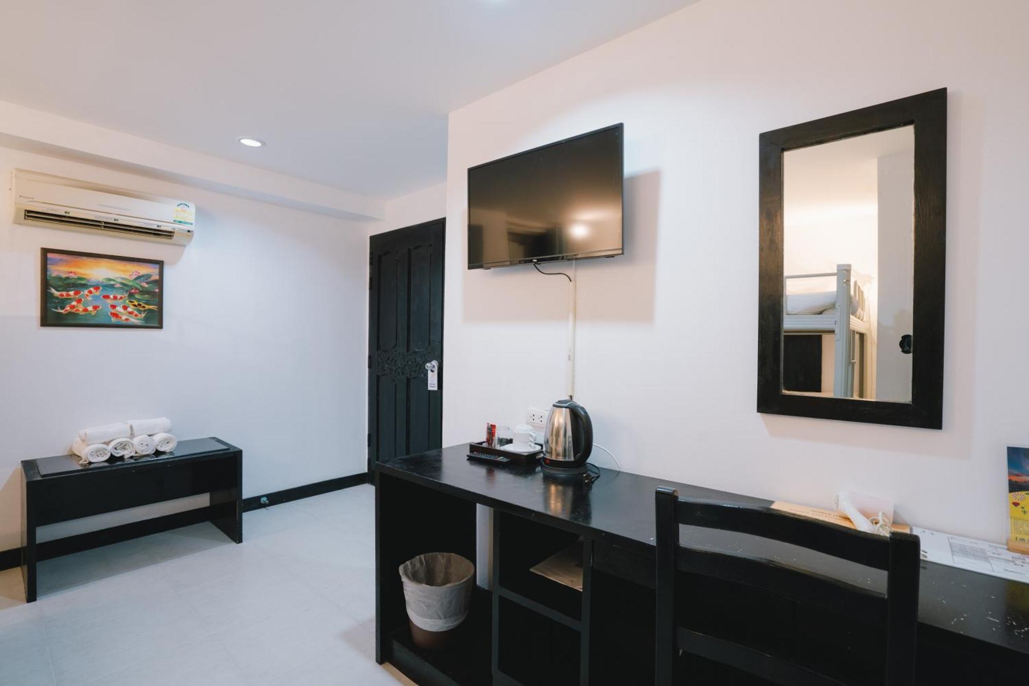 Готель Noble House Patong Екстер'єр фото
