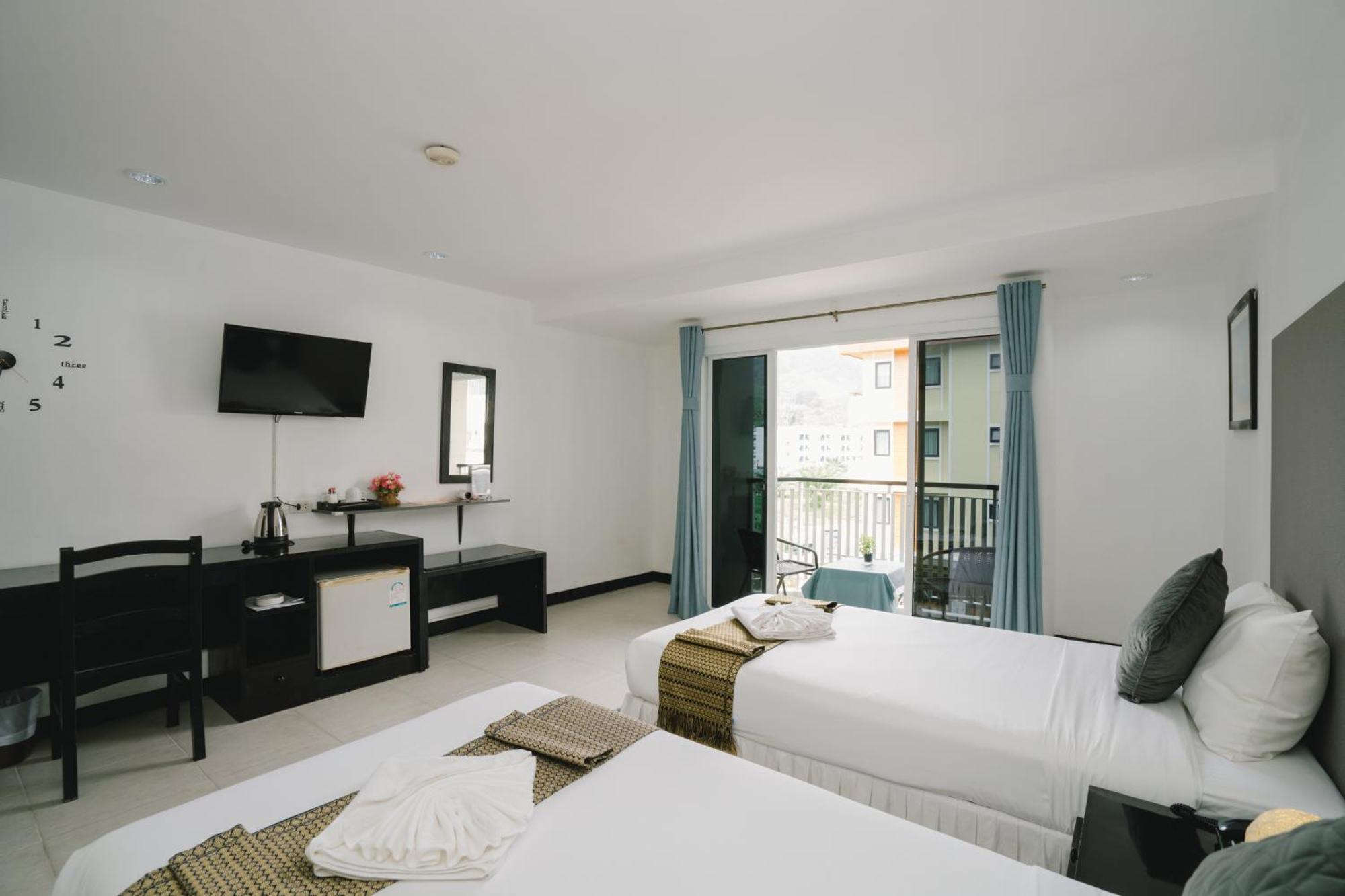 Готель Noble House Patong Екстер'єр фото
