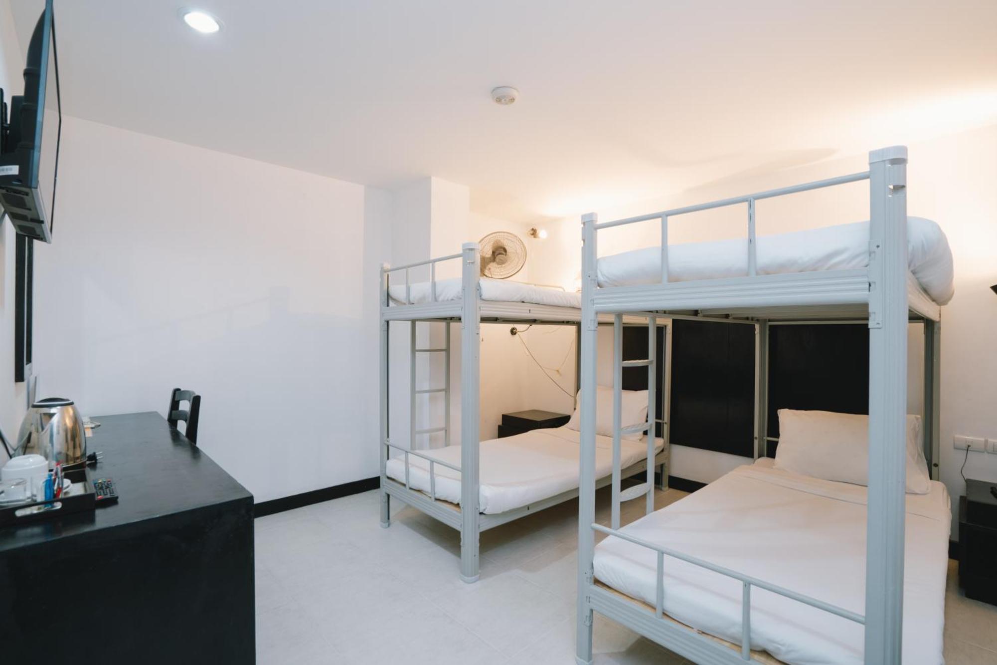 Готель Noble House Patong Екстер'єр фото
