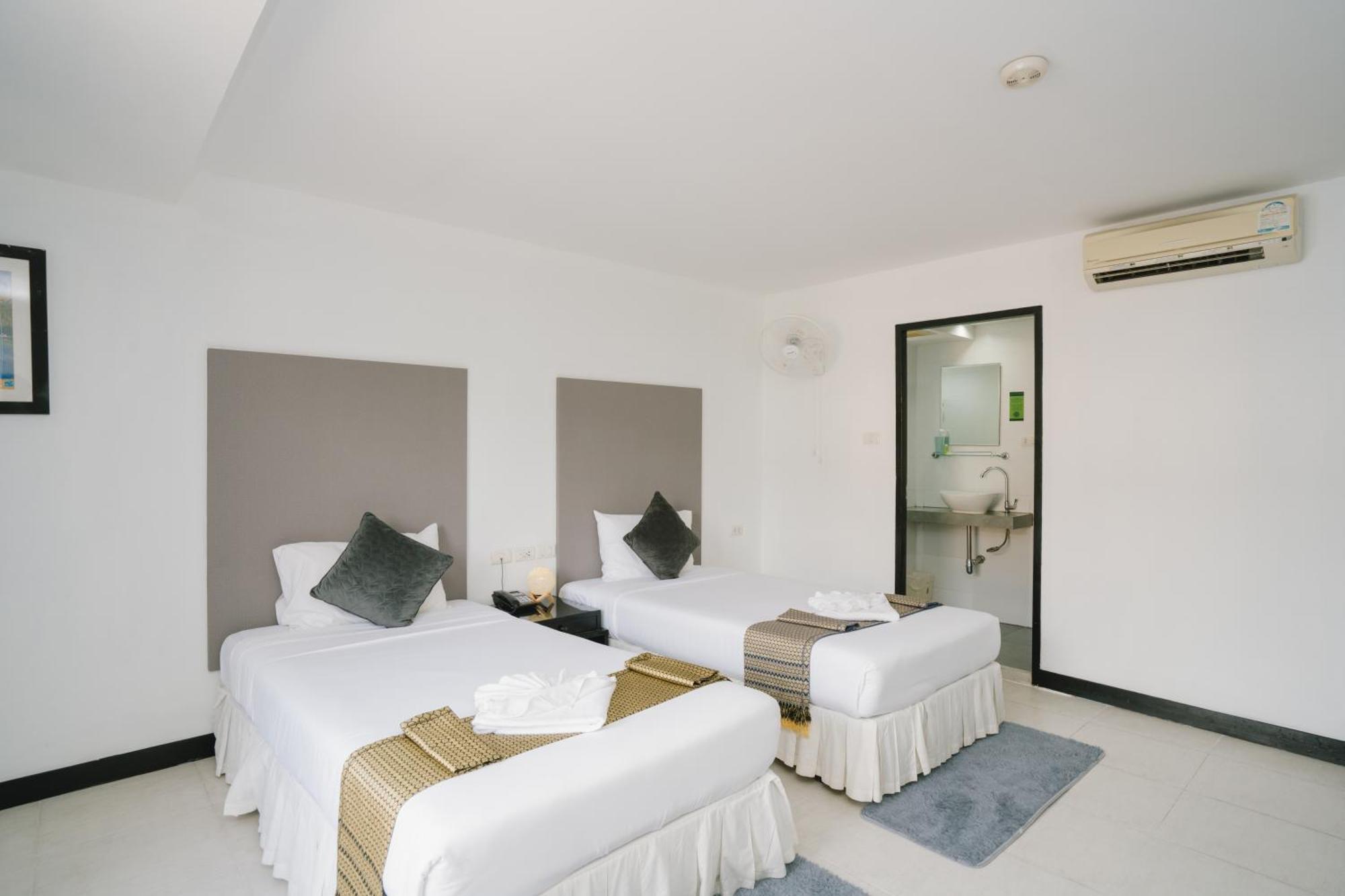 Готель Noble House Patong Екстер'єр фото