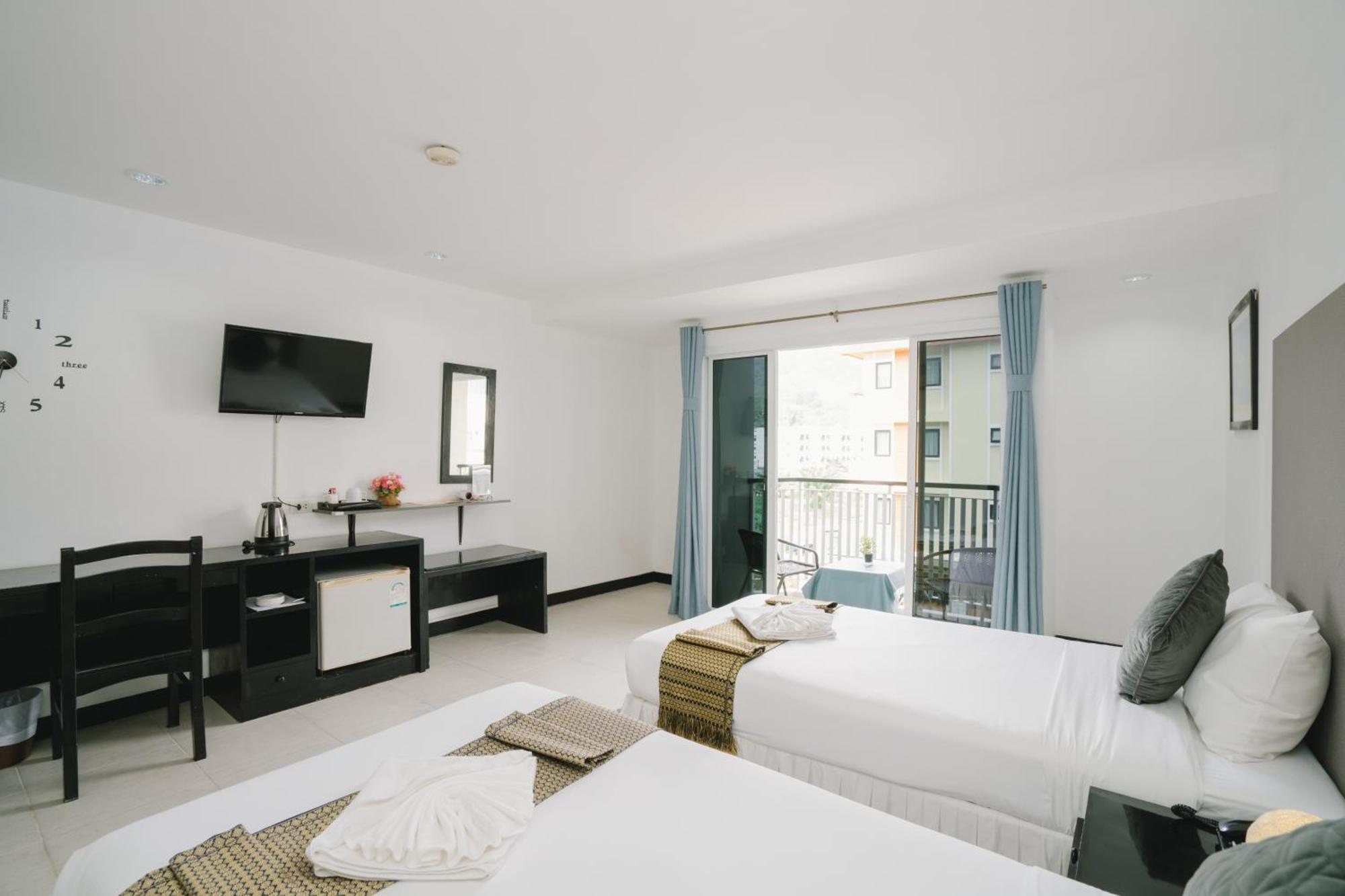 Готель Noble House Patong Екстер'єр фото