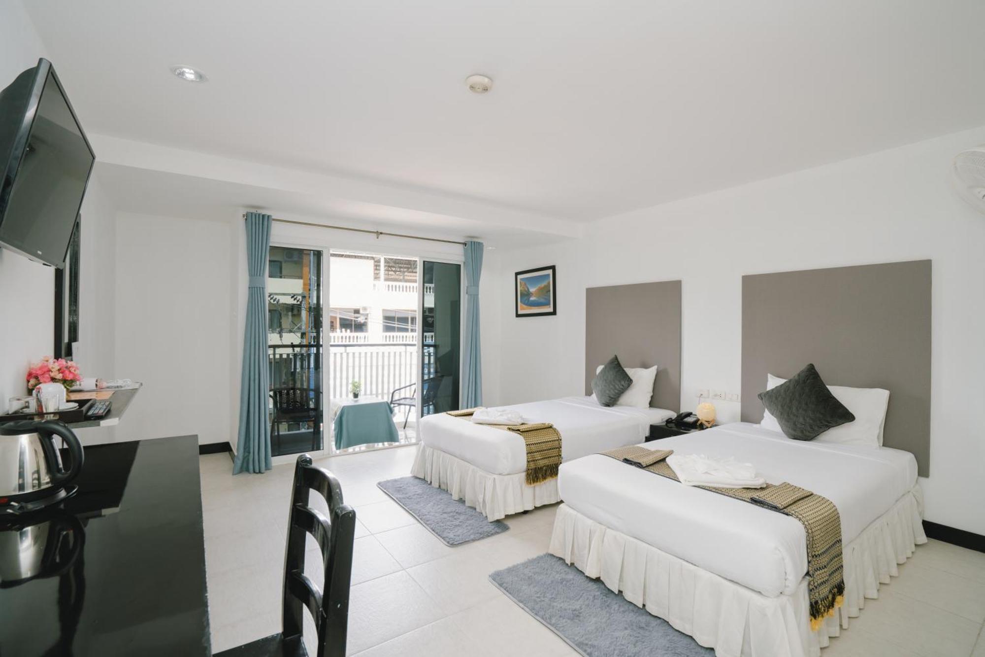 Готель Noble House Patong Екстер'єр фото