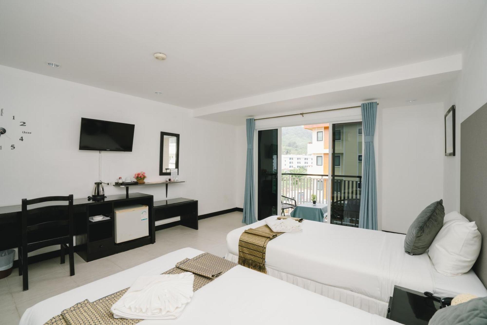 Готель Noble House Patong Екстер'єр фото