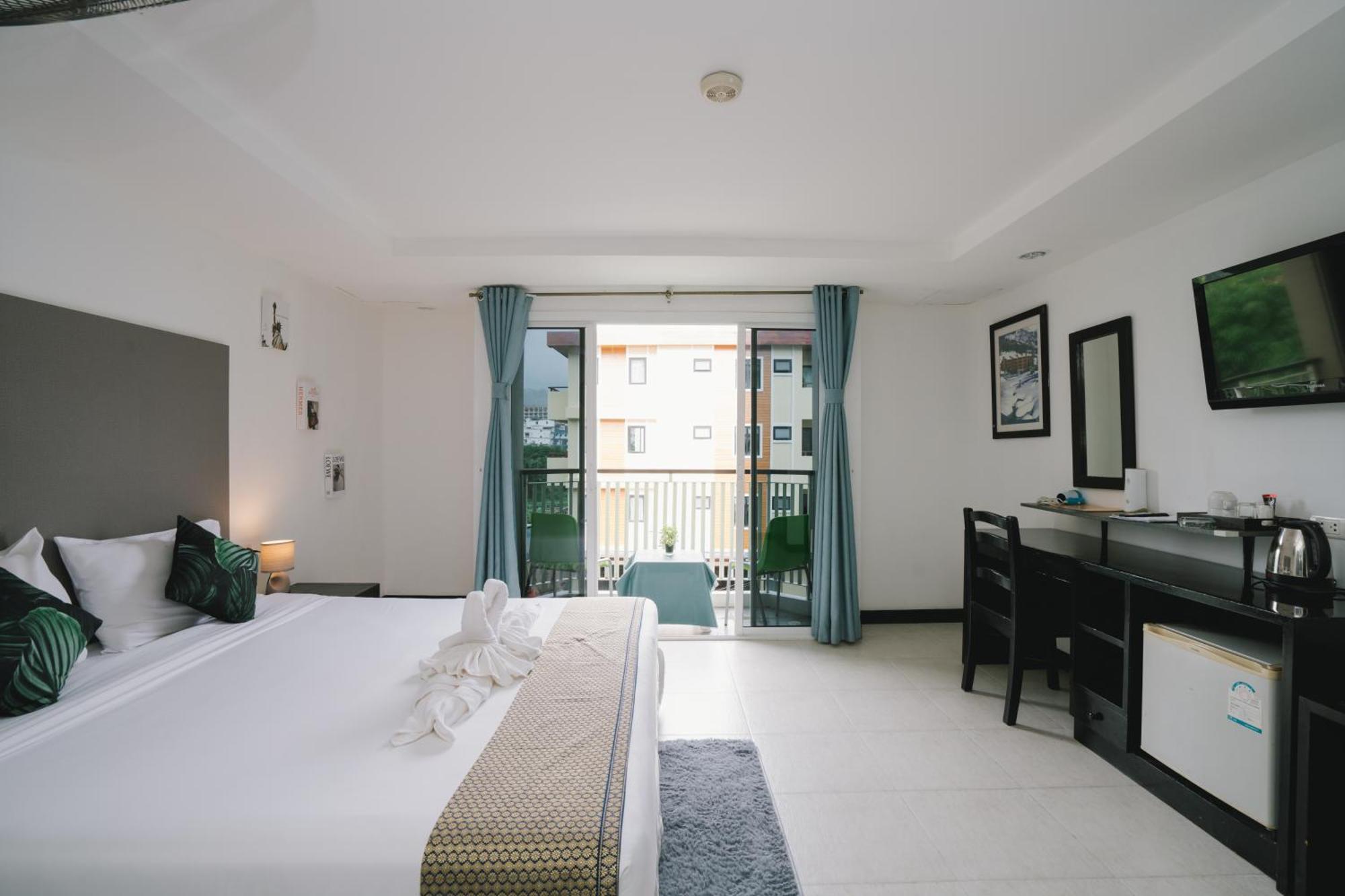 Готель Noble House Patong Екстер'єр фото