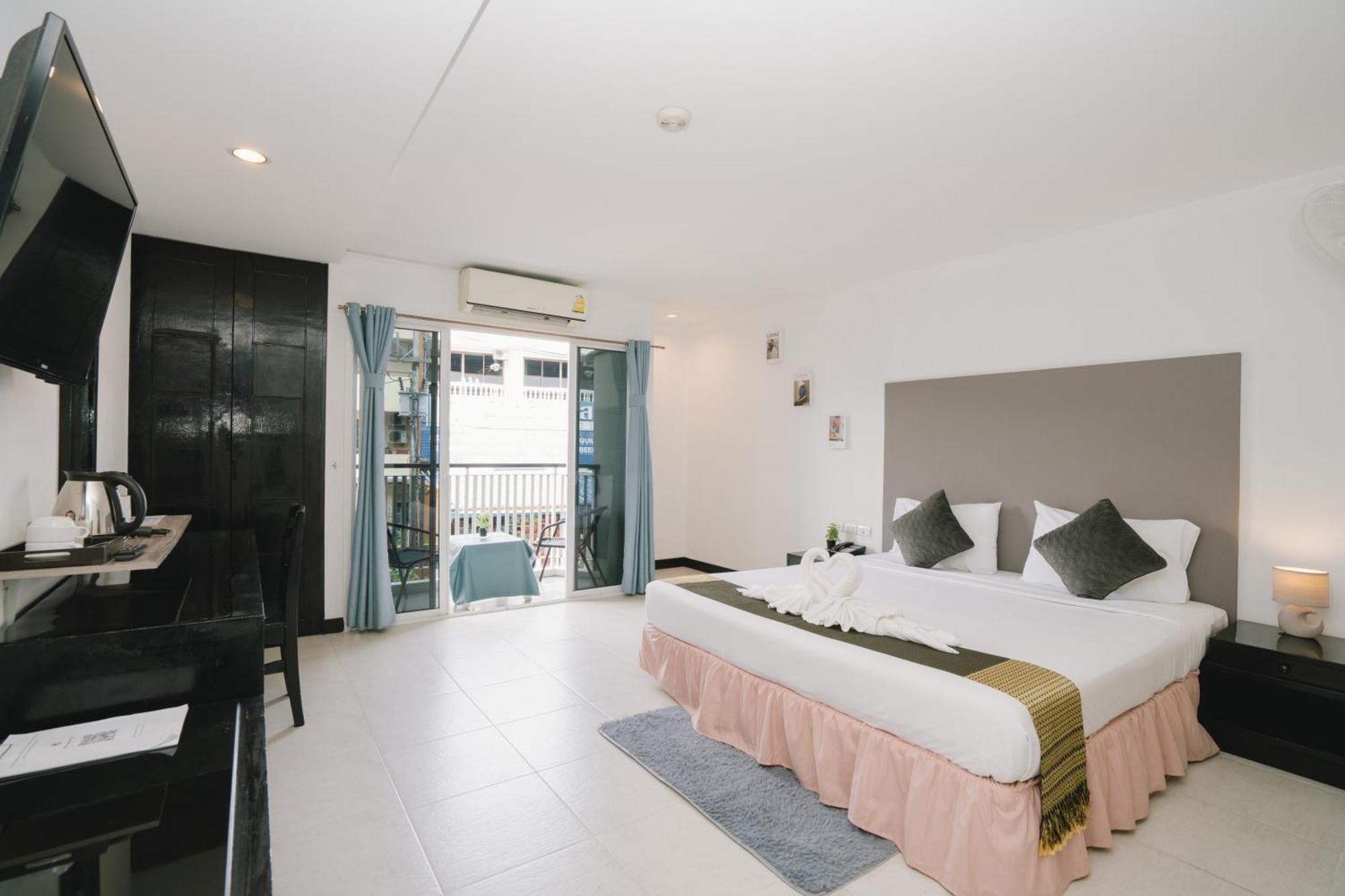 Готель Noble House Patong Екстер'єр фото