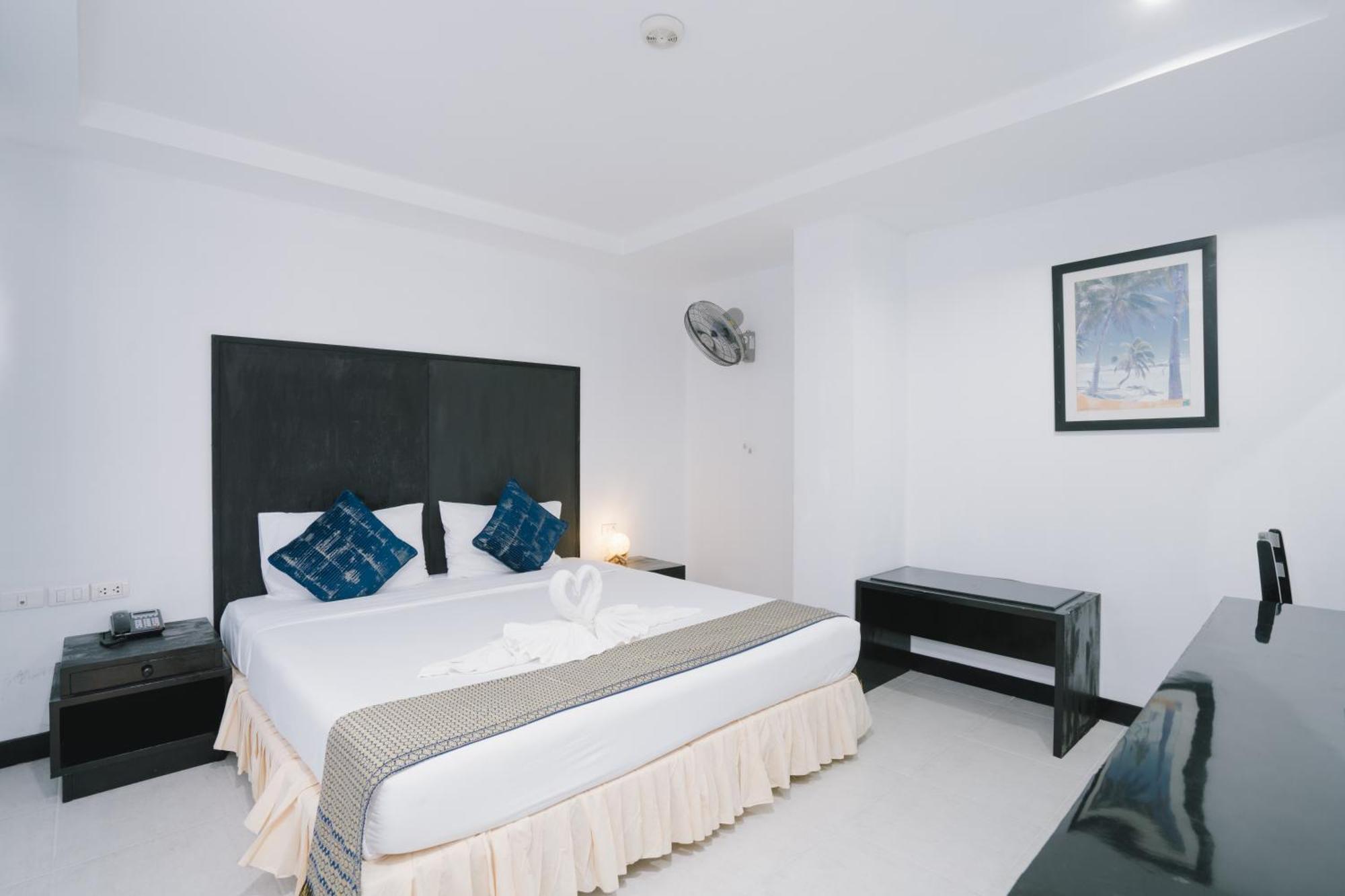 Готель Noble House Patong Екстер'єр фото